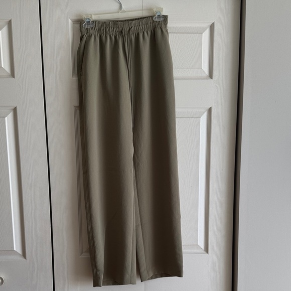 Aritzia Pants - Aritzia Thesis Pants in Sundried Olive - Crepette